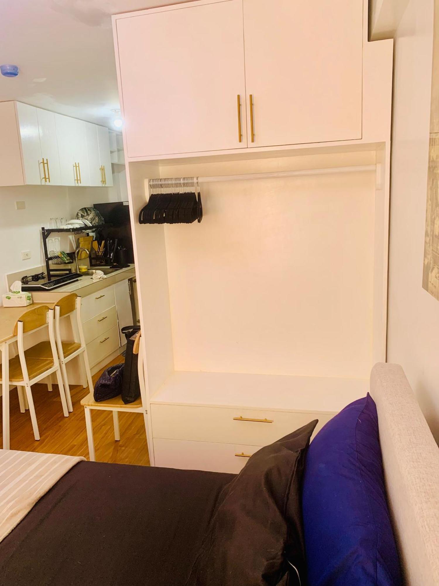 Apartment A's Place - Downtown, Stunning With Pool! Dumaguete City