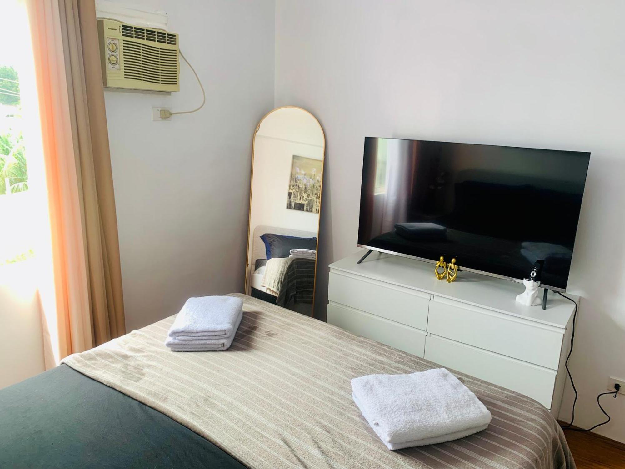 Apartment A's Place - Downtown, Stunning With Pool! Dumaguete City
