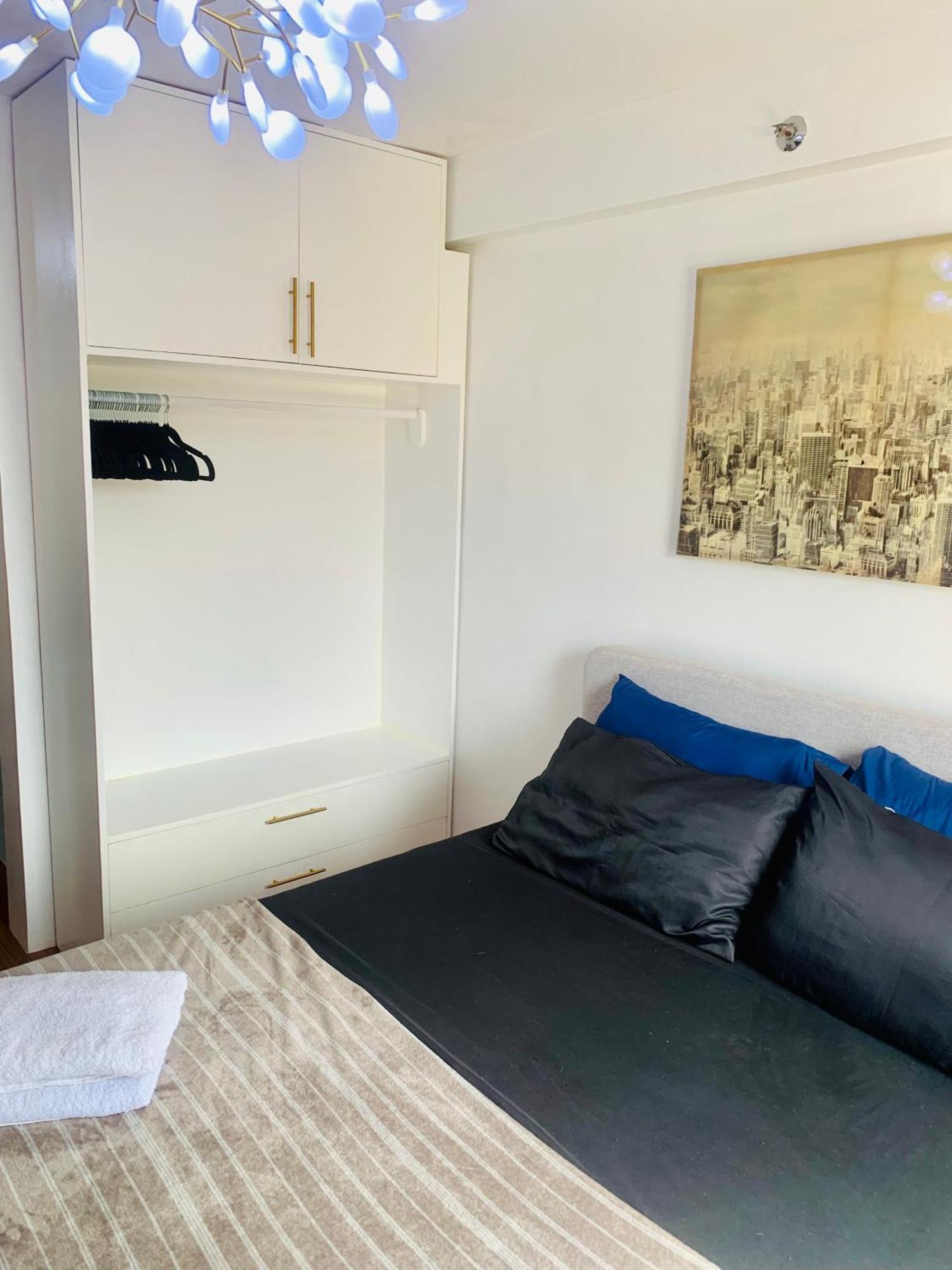 Apartment A's Place - Downtown, Stunning With Pool! *