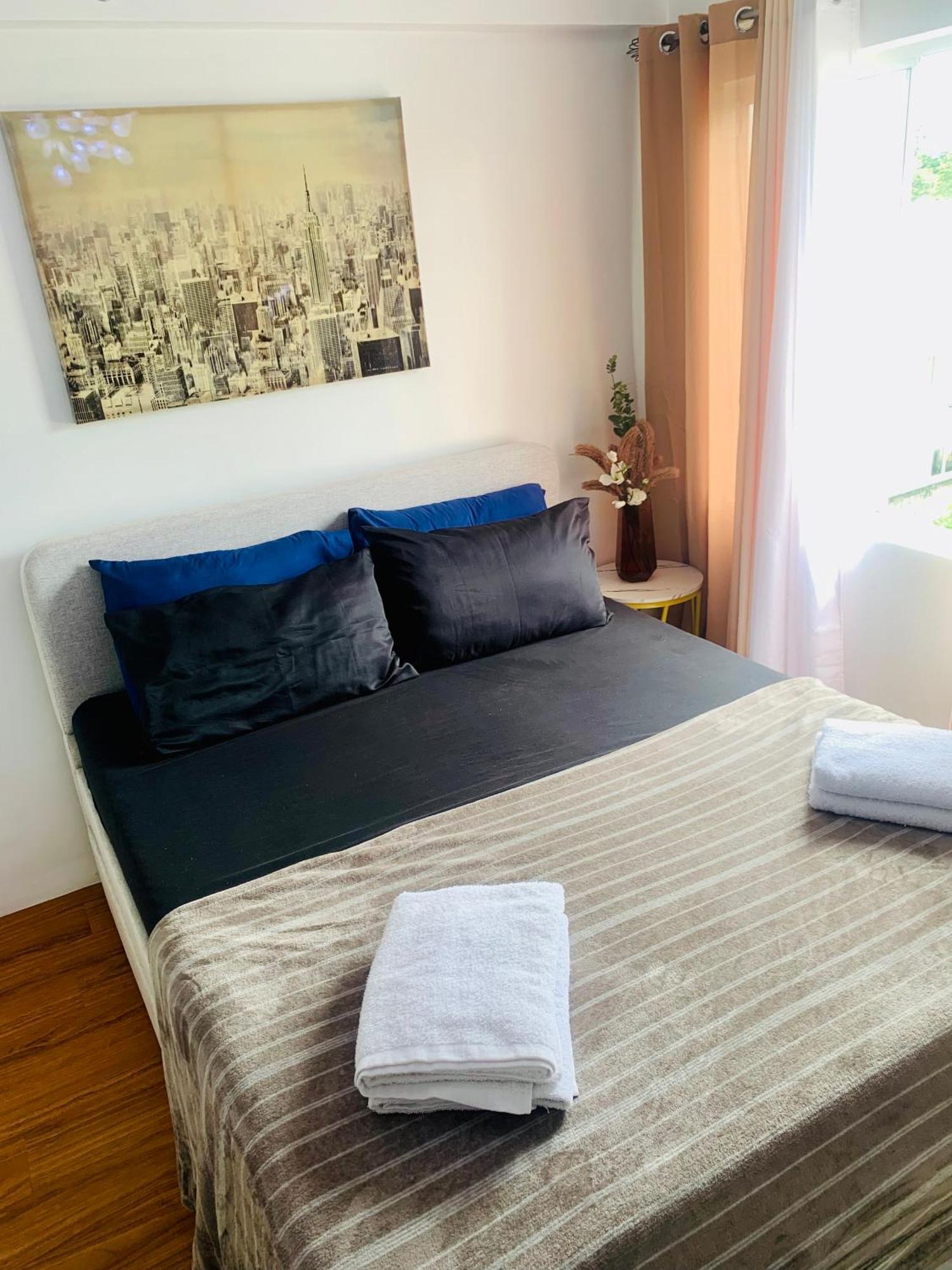 Apartment A's Place - Downtown, Stunning With Pool!